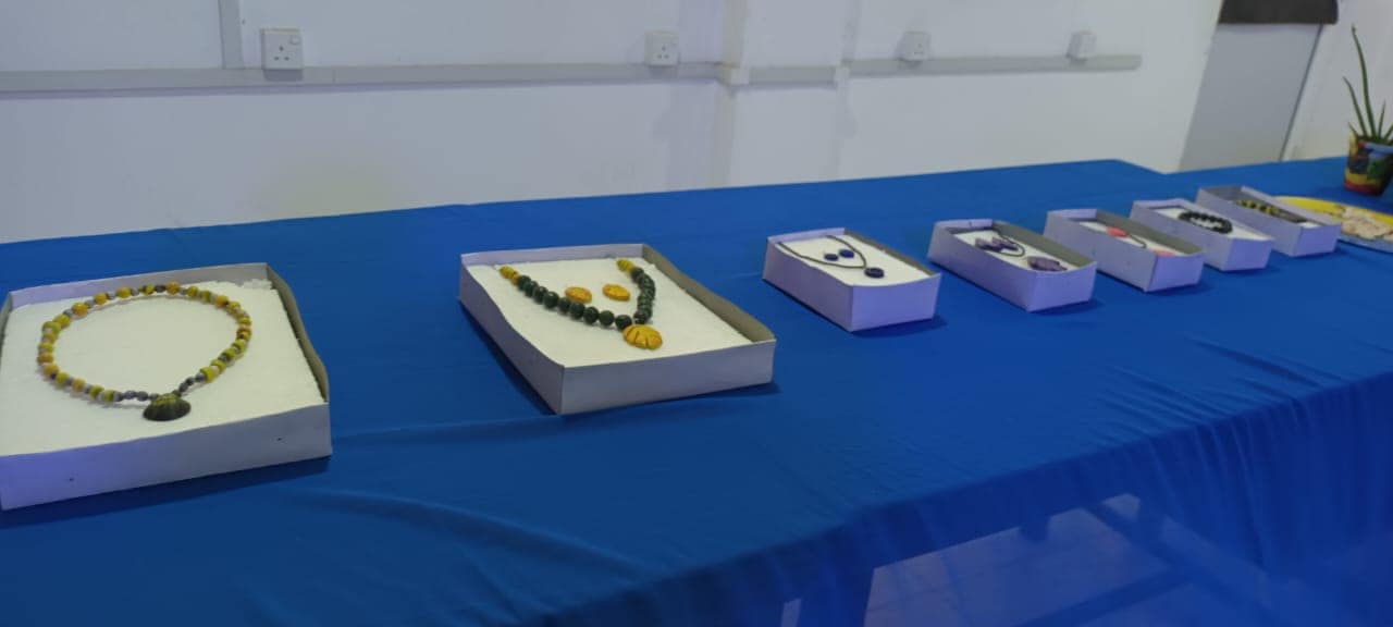 කයිකාවල මධ්ය මහා විද්යාලයේ වෘත්තිය විෂයන්ට අදාල නිර්මාණ ප්රදර්ශනය