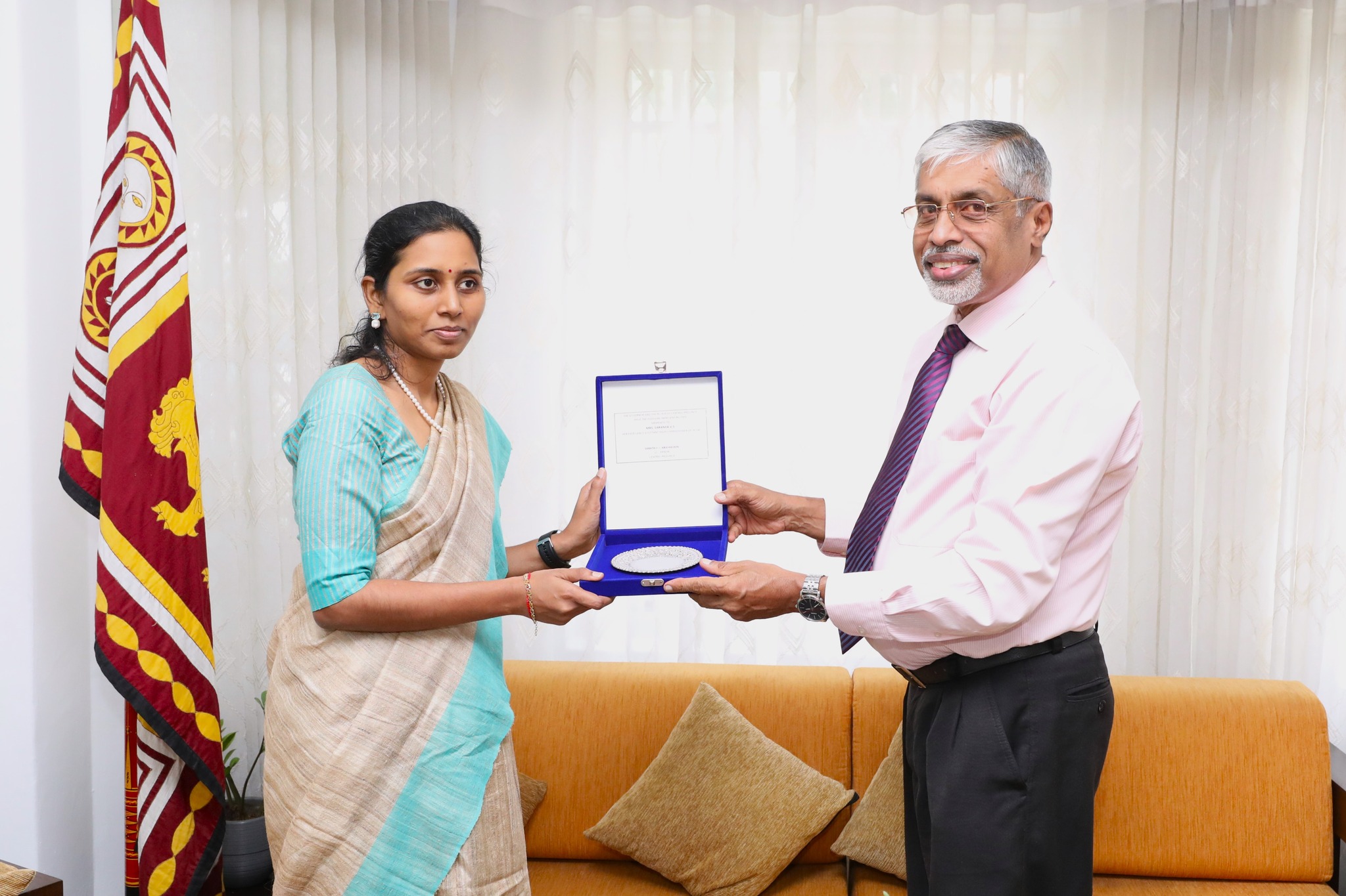 මධ්යම පළාත් ආණ්ඩුකාරවරයා සහ මහනුවර ඉන්දියානු සහකාර මහ කොමසාරිස් අතර හමුවක්....
