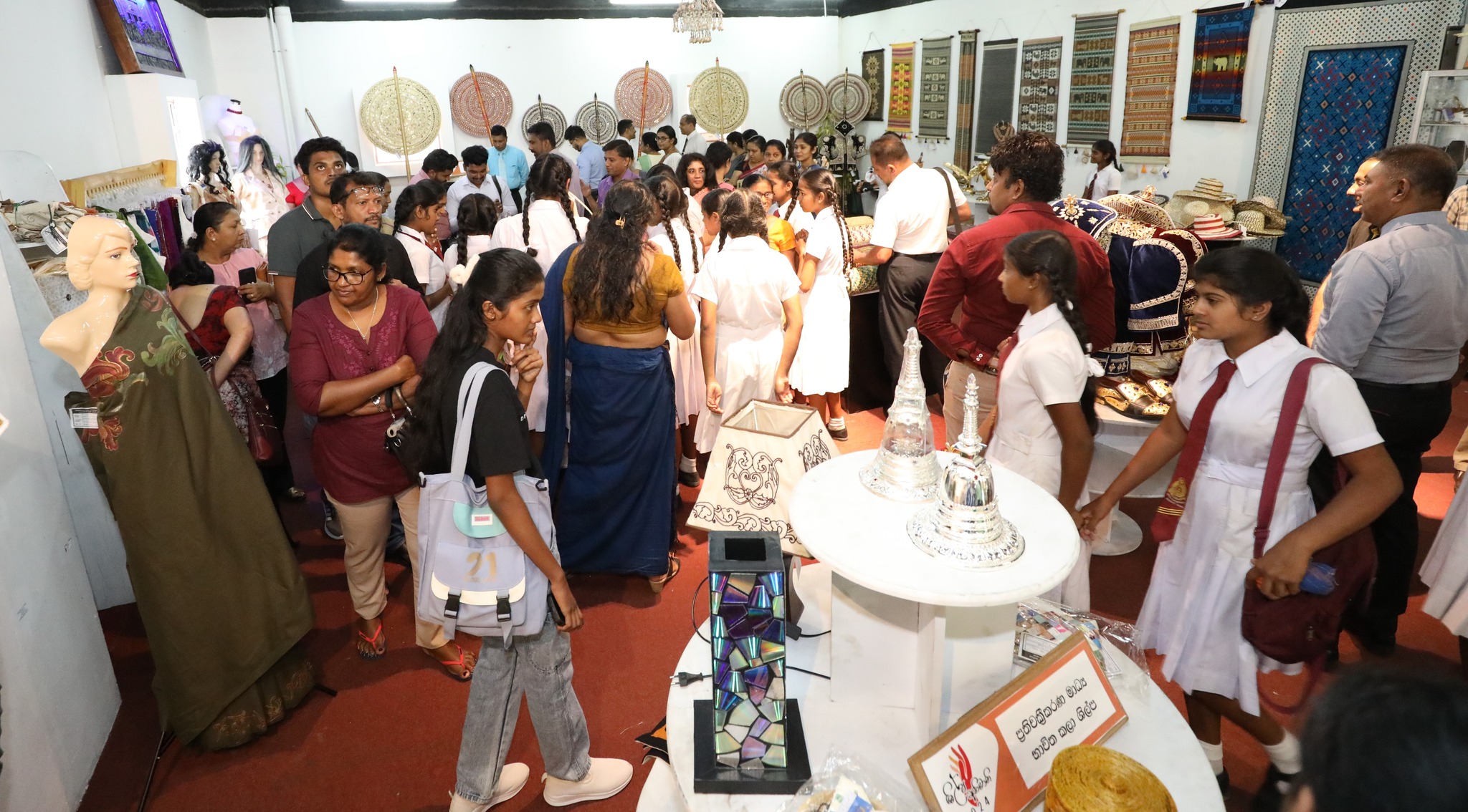 ශිල්ප අභිමානී -2024” මධ්යම පළාත් හස්ත කර්මාන්ත ප්රදර්ශනය KCC හිදී.