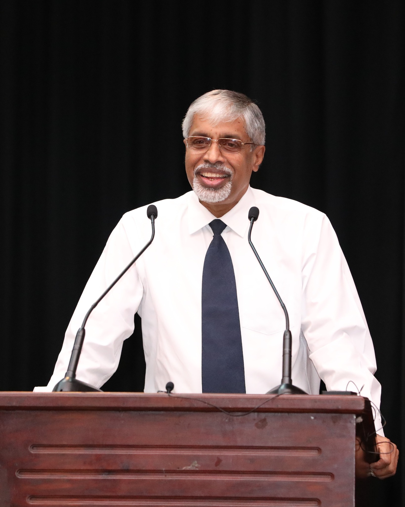මධ්යම පළාත් ආණ්ඩුකාරවර මහාචාර්ය එස්.බි.එස්.අබේකෝන් මහතා හා පළාත් රාජ්ය සේවකයින් අතර හමුවක්