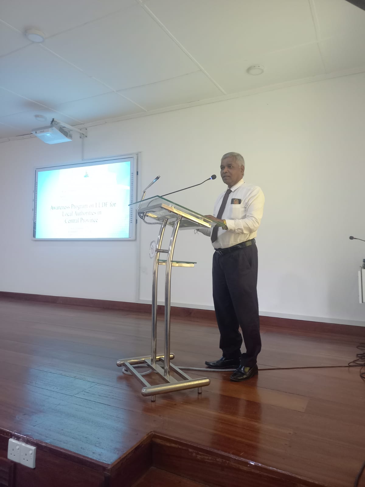 දේශීය ණය සහ සංවර්ධන වැඩසටහන යටතේ මධ්යම පළාතේ, පළාත් පාලන ආයතන වල සංවර්ධන ව්යාපෘති සදහා ණය ආධාර ක්රියාත්මක කිරීම පිළිබද දැනුවත් කිරීමේ වැඩසටහනක්