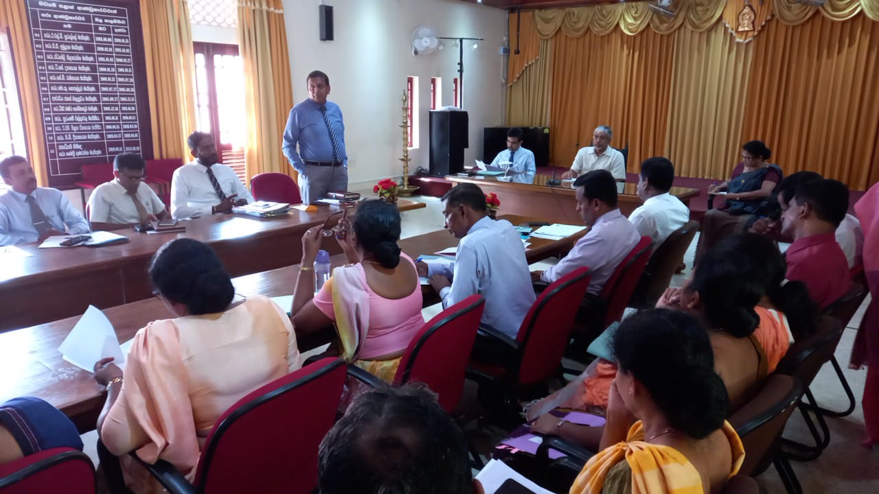 මධ්යම පළාතේ ජාතික පාසල්වල ගුරු තුලනය සහ අධ්යාපන ක්ෂේත්රය තුළ පවතින ආයතනික ගැටලු පිළිබඳ සාකච්ඡාවක්