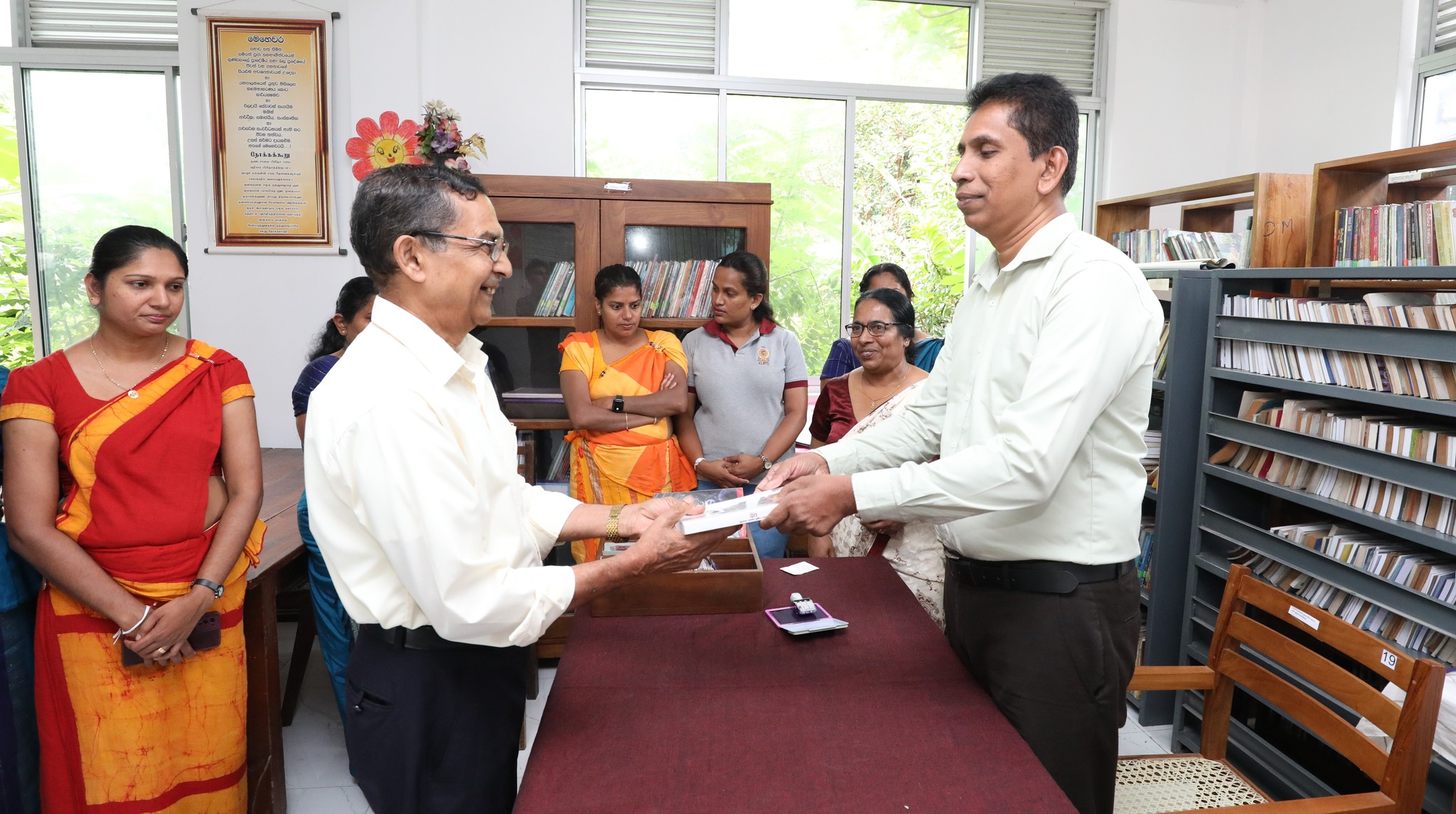 ඩී.එම්. චන්ද්රපාල අනුස්මරණ මහජන පුස්තකාලය පාඨකයින් සතු කෙරේ....