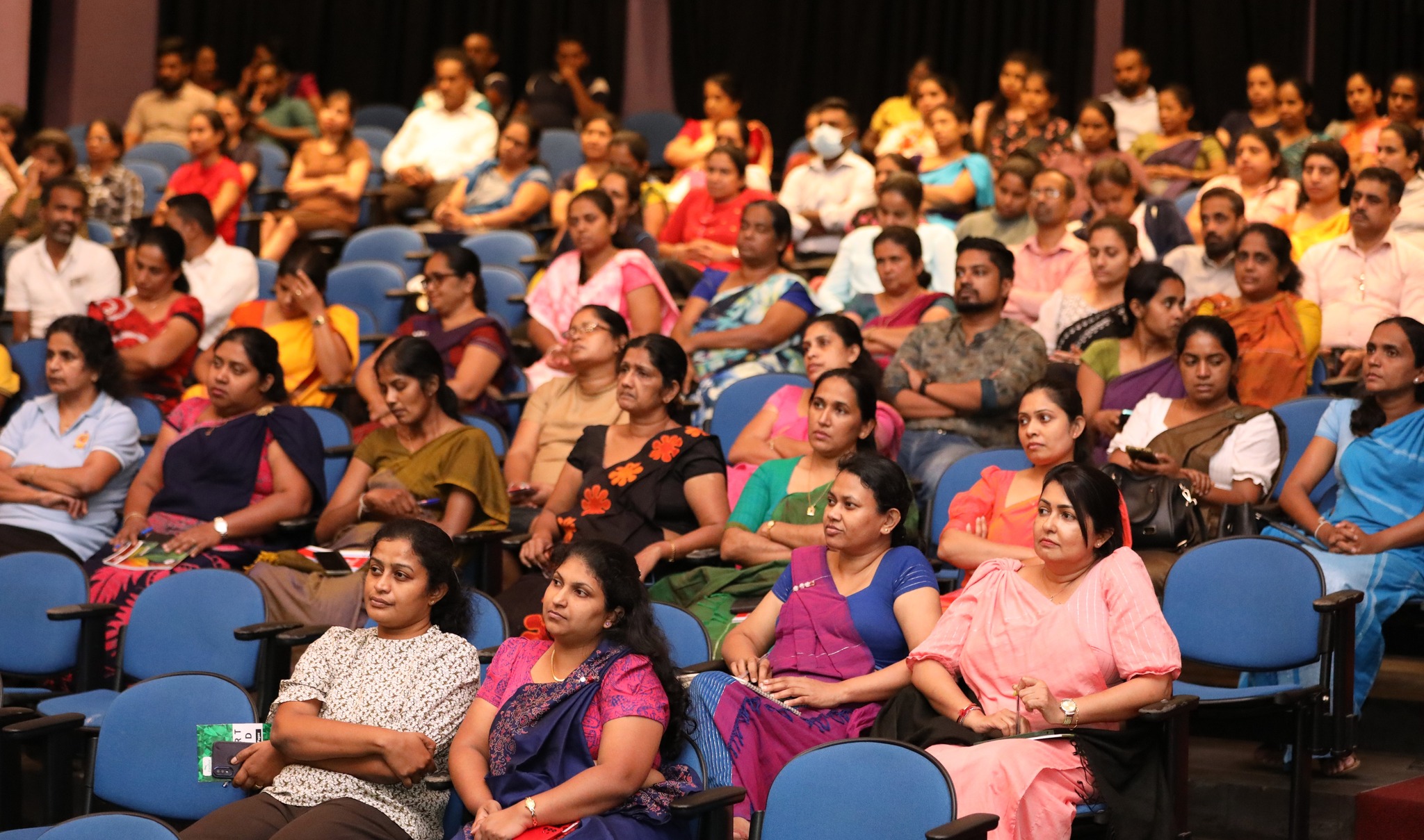 “පිරිසිදු පරිසරයක් - ලස්සන මැදරටක්”ගොඩනැගීම සදහා Clean Sri Lanka ව්යාපෘතිය පිළිබදව මධ්යම පළාත් රාජ්ය නිලධාරින් දැනුවත් කෙරේ.