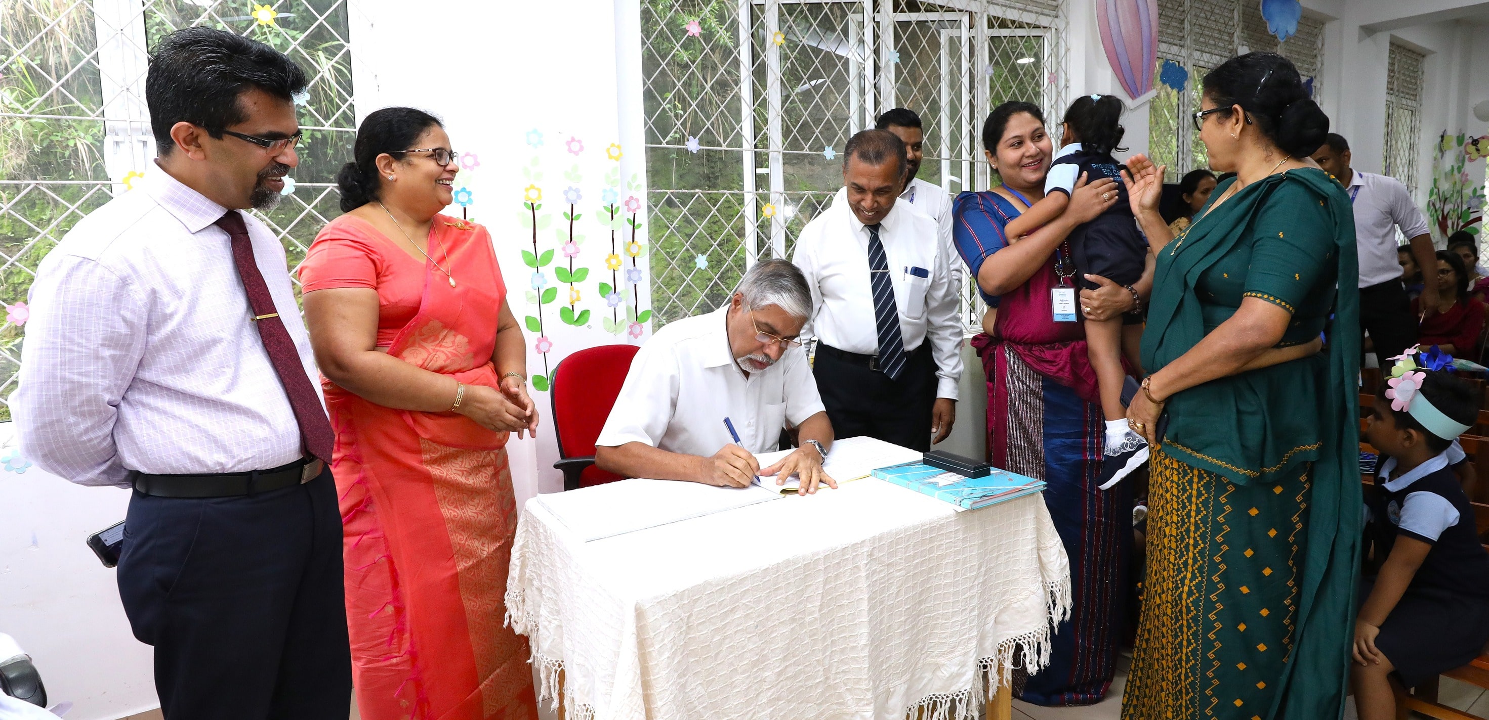 මධ්යම පළාත් ආදර්ශ මුල් ළමාවිය සංවර්ධන මධ්යස්ථානයට නවක සිසු දරුවන් ඇතුළත් කෙරේ....