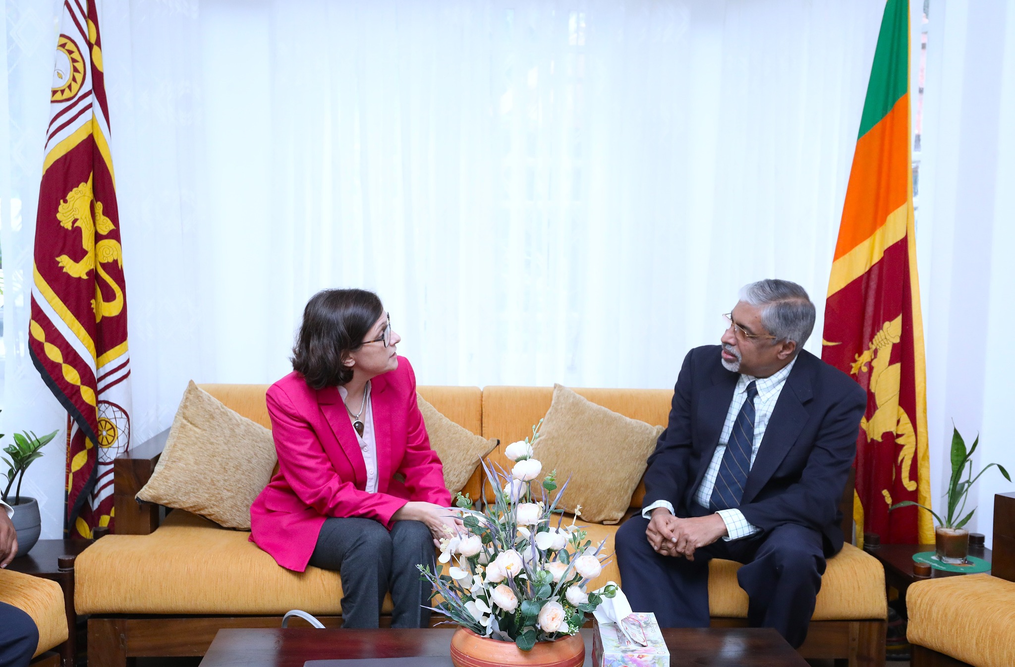 මධ්යම පළාත් ආණ්ඩුකාරවරයා සහ ප්රංශ තානාපතිනිය අතර හමුවක්...