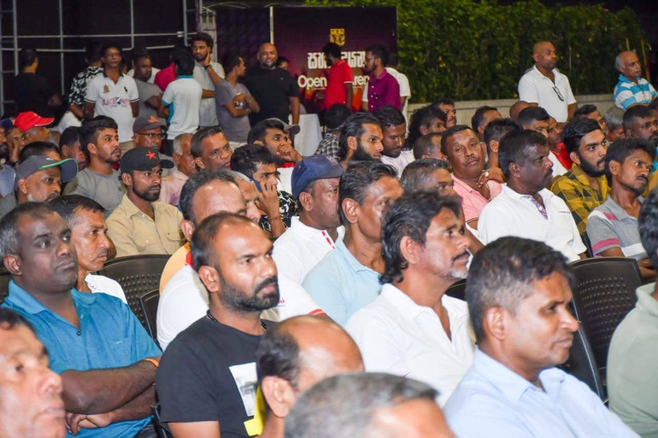 මහනුවර ත්රී රෝද රථ වෘත්තිකයින් දැනුවත් කෙරේ.
