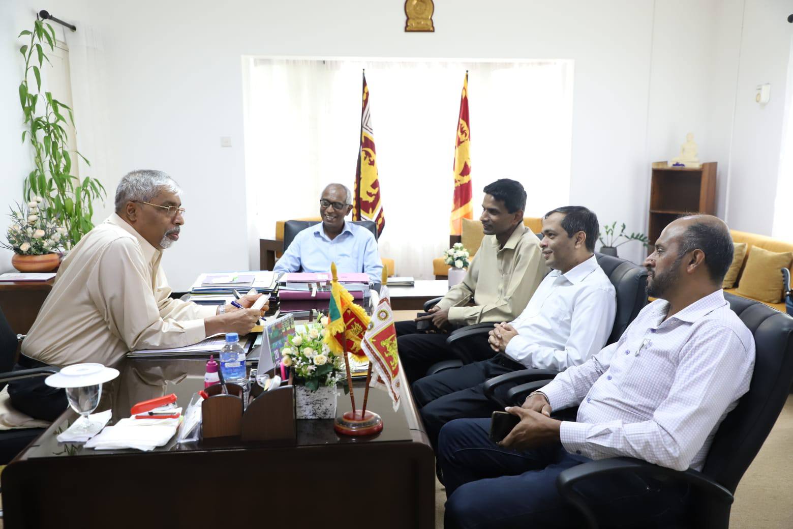 මධ්යම පළාත් ආණ්ඩුකාරවර මහාචාර්ය එස්.බී.එස්. අභයකෝන් මහතා සහ ග්ලෝබල් හබ් සංවිධානයේ නියෝජිතයින් අතර හමුවක්