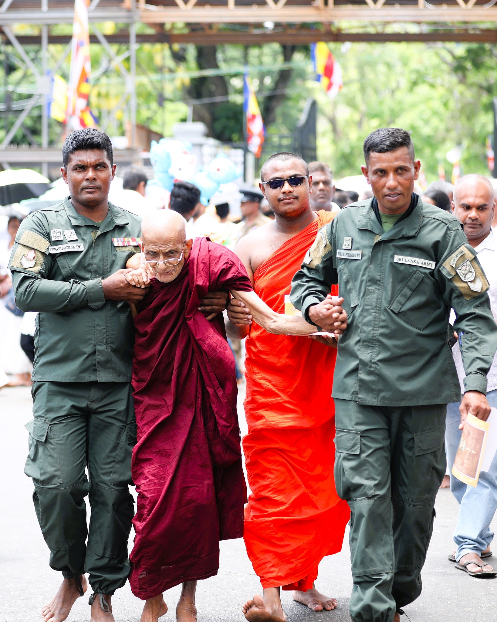 සිරි දළදා වන්දනාව වෙනුවෙන් ලක්ෂ සංඛ්යාත වූ සැදැහැවතුන් පිරිසක්