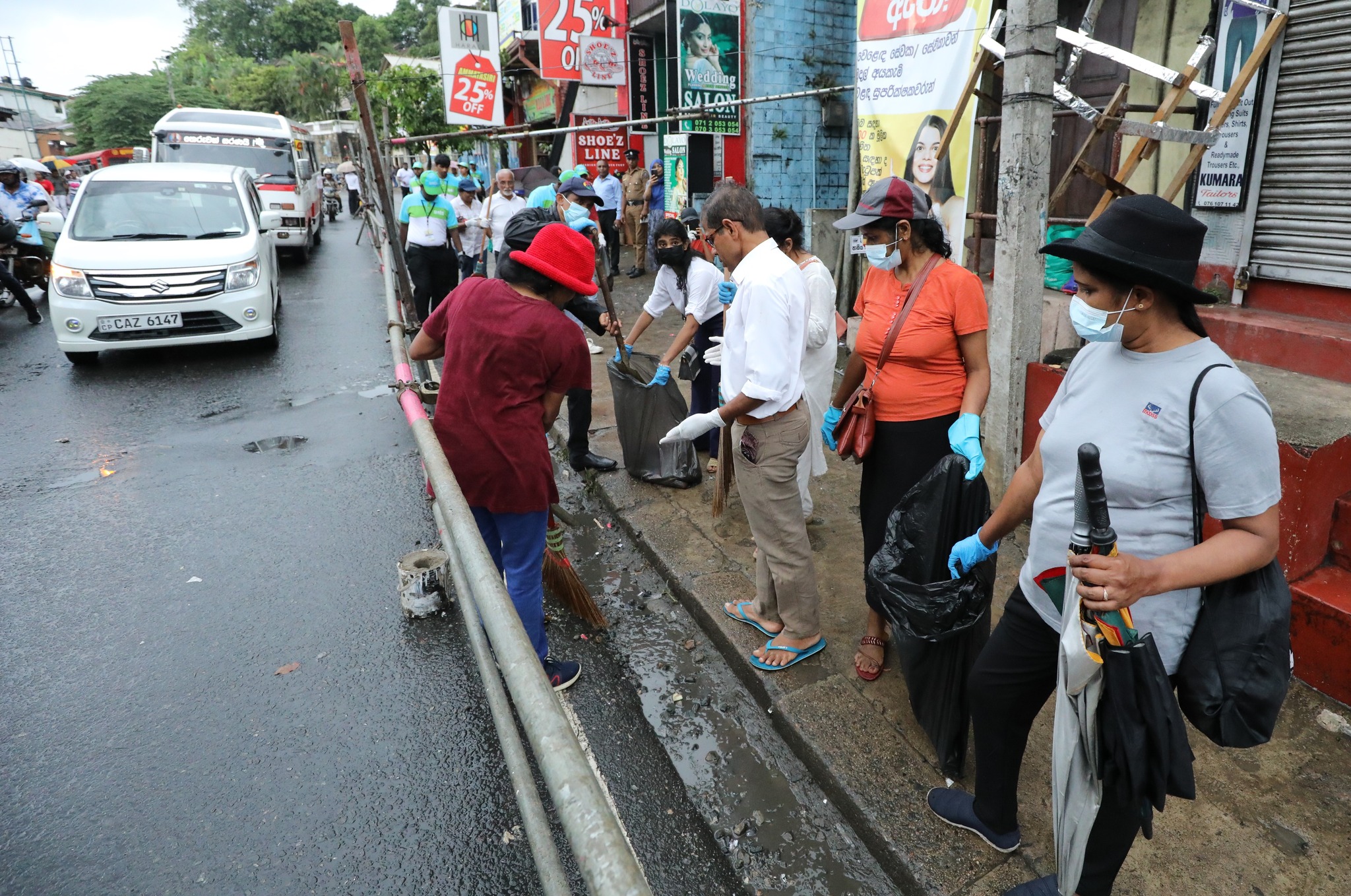 පැය කිහිපයකින් නුවර "ක්ලීන්"