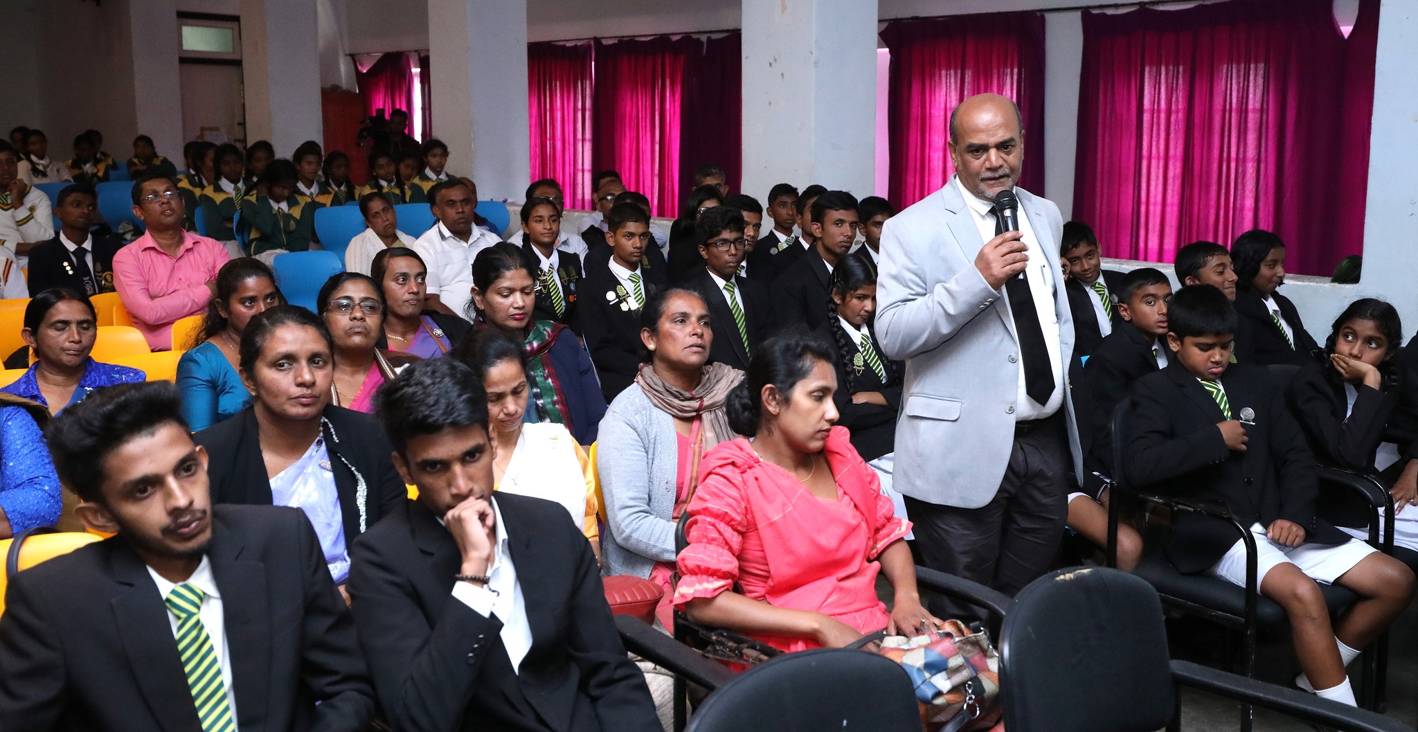 ගාමිණි මධ්‍ය මහා විද්‍යාලයේ මාධ්‍ය ක්‍රියාකාරීන් සඳහා නිල ලාංජන පැළඳවේ...