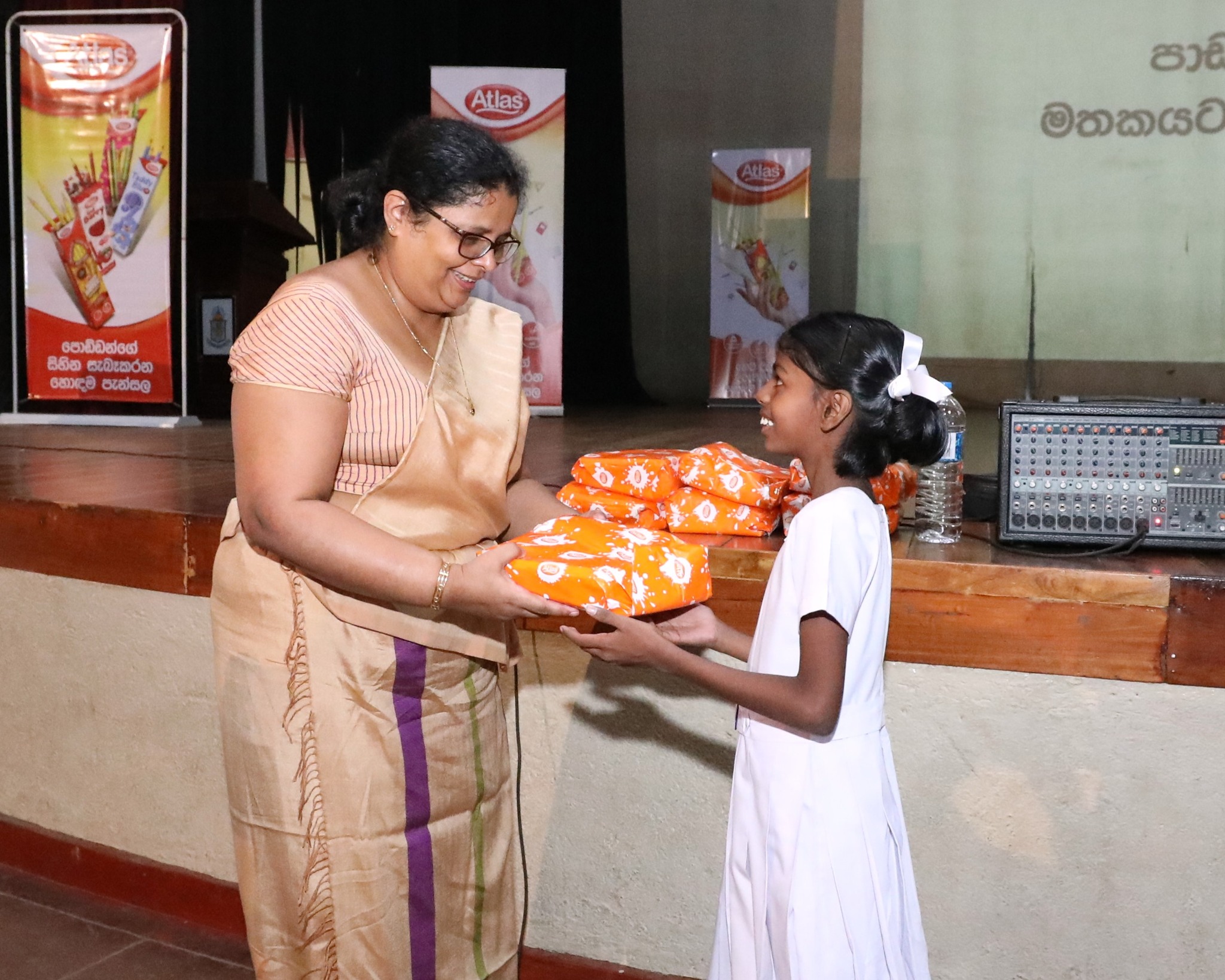 ශිෂ්‍යත්ව අභියෝගය ජය ගන්න සම්මන්ත්‍රණ මාලාවක් මැදරට දරුවන්ට