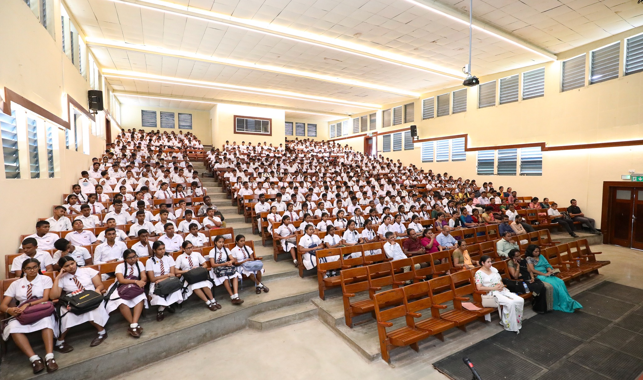 පාසල් සිසුන් සඳහා නිවාස ඉදිකිරීම් සඳහා නව නිපැයුම් තරගාවලියක්