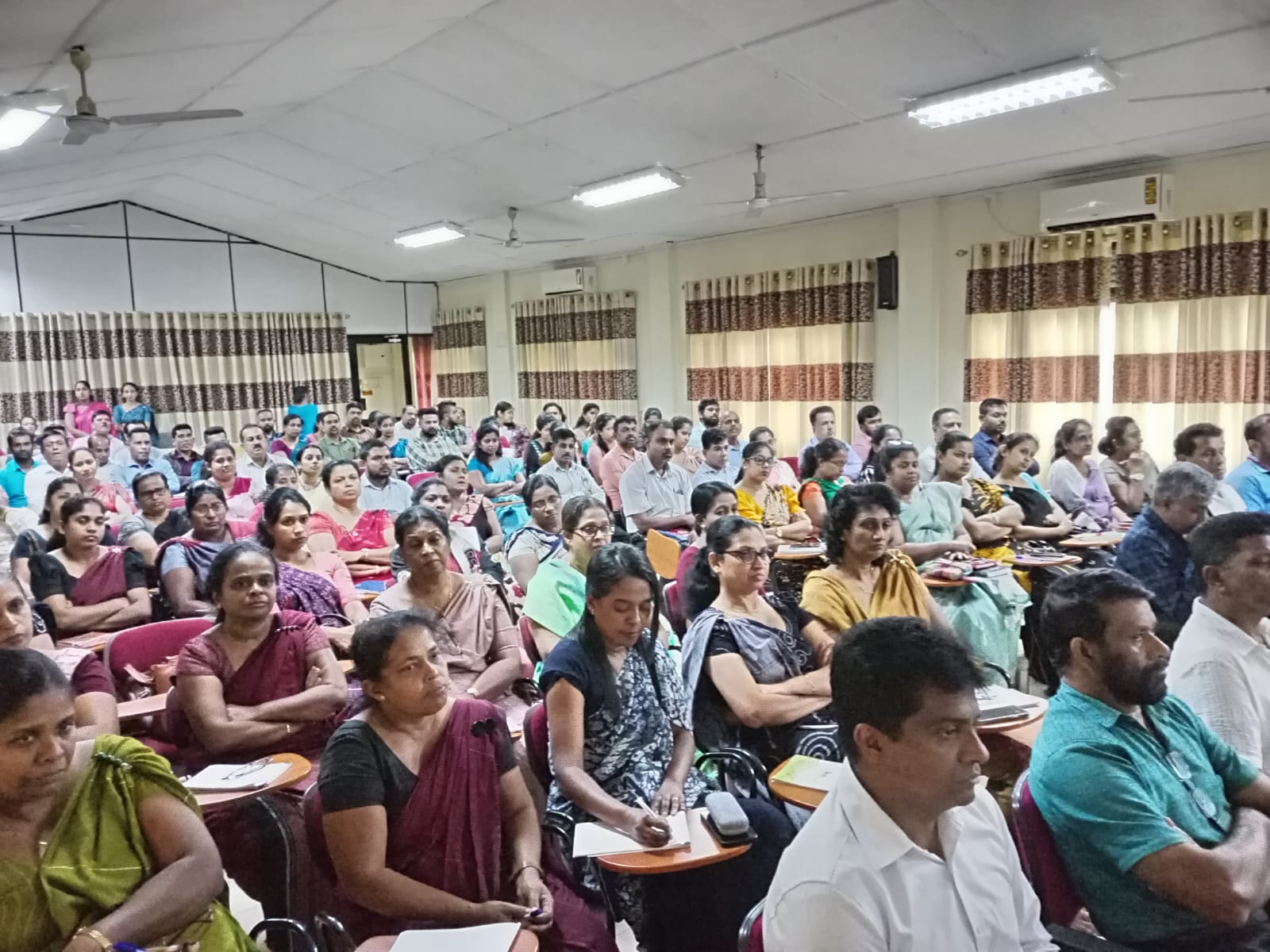 මධ්‍යම පළාතේ පළාත් පාලන ආයතනයන්හි කටයුතු විධිමත් කිරීමට නාගරික සංවර්ධන අධිකාරියේ නීතිරීති හා රෙගුලාසි ක්‍රියාත්මක කිරීම පිළිබදව දැනුවත් කෙරේ