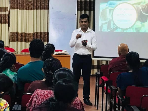 මධ්‍යම පළාත් කර්මාන්ත දෙපාර්තමේන්තුව මගින් ව්‍යවසායකත්ව සහ තාක්ෂණ පුහුණු වැඩසටහන යටතේ අලෙවිකරණ උපායමාර්ග පුහුණු වැඩමුළුවක්. 