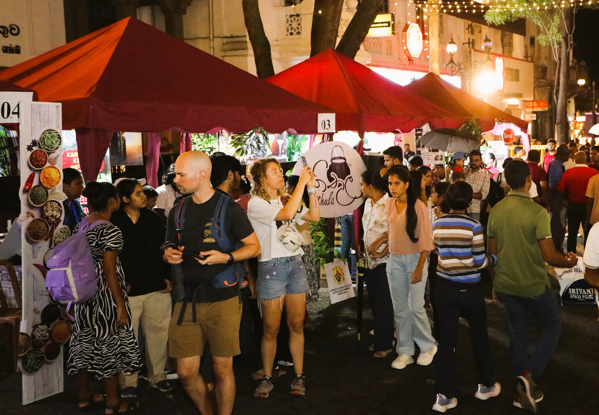 ‘මහනුවර නගරය ආලෝකමත් කරමු’ වැඩසටහනට ඉහළ ජන සහභාගීත්වයක්