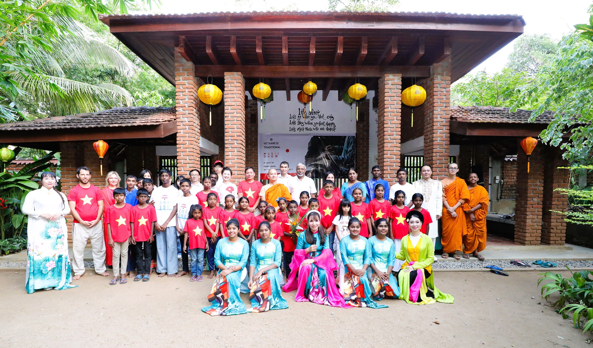 වියට්නාම සංස්කෘතික සම්ප්‍රදායන්  හඳුන්වාදීමේ වැඩසටහනක්