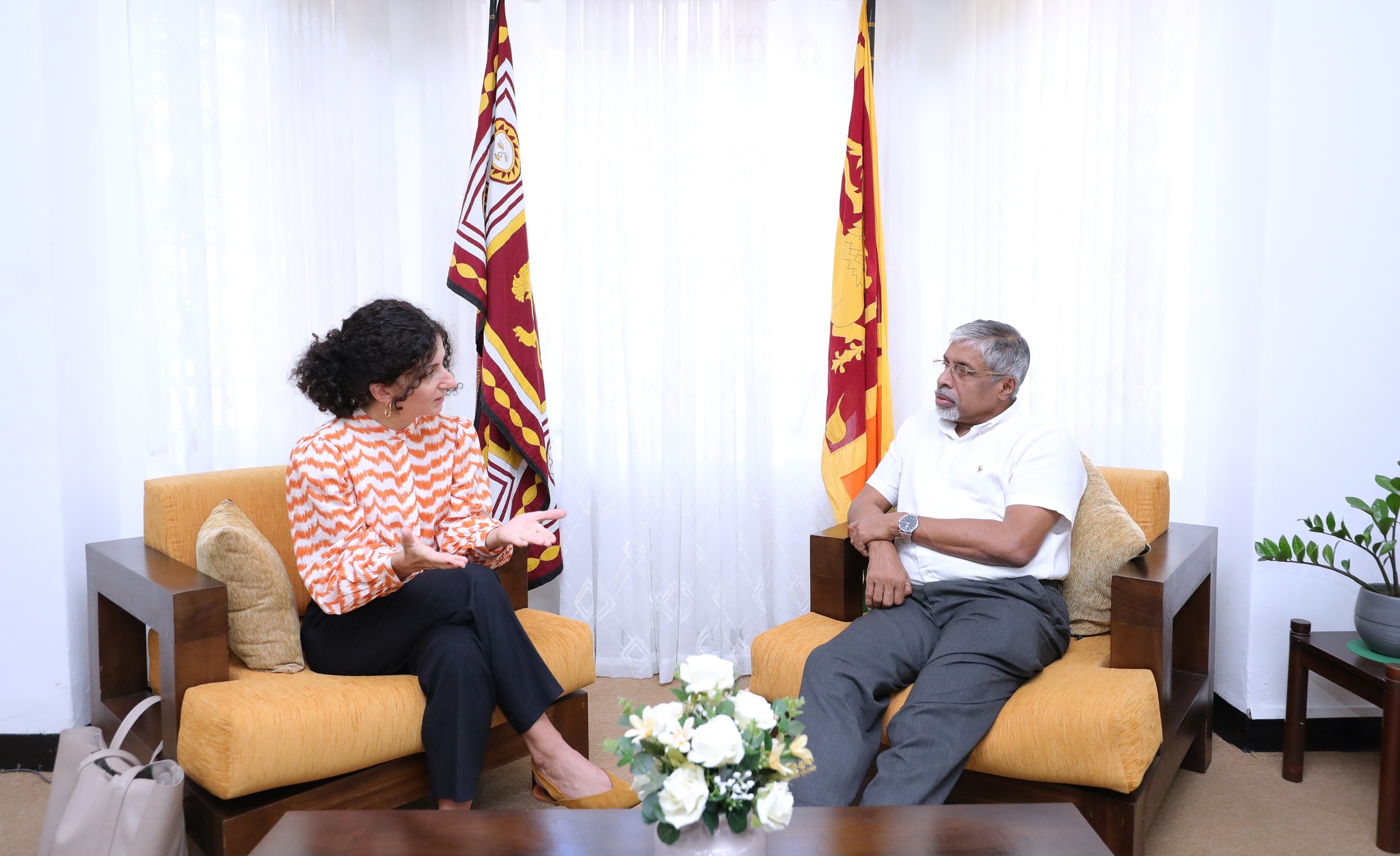 මධ්‍යම පළාත් ආණ්ඩුකාරවර මහාචාර්ය එස්. බී. එස්. අභයකෝන් මහතා සහ යුනිසෙෆ් ආයතනයේ ළමා රැකවරණ සභාපතිනිය අතර හමුවක් මහනුවරදී.