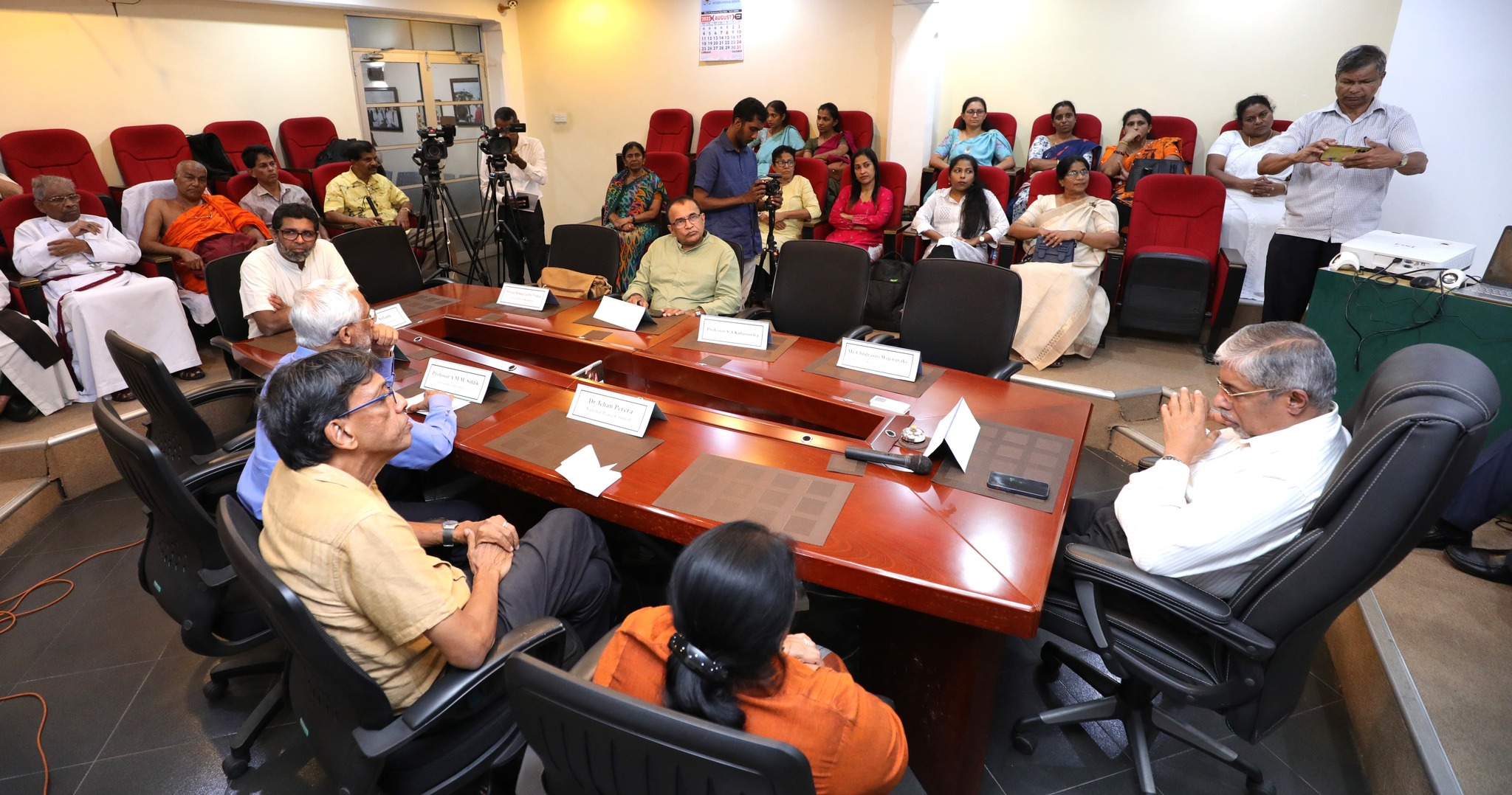 ජාතික සංහිඳියාවට මහනුවර මහජන සභාව රැස්වේ.