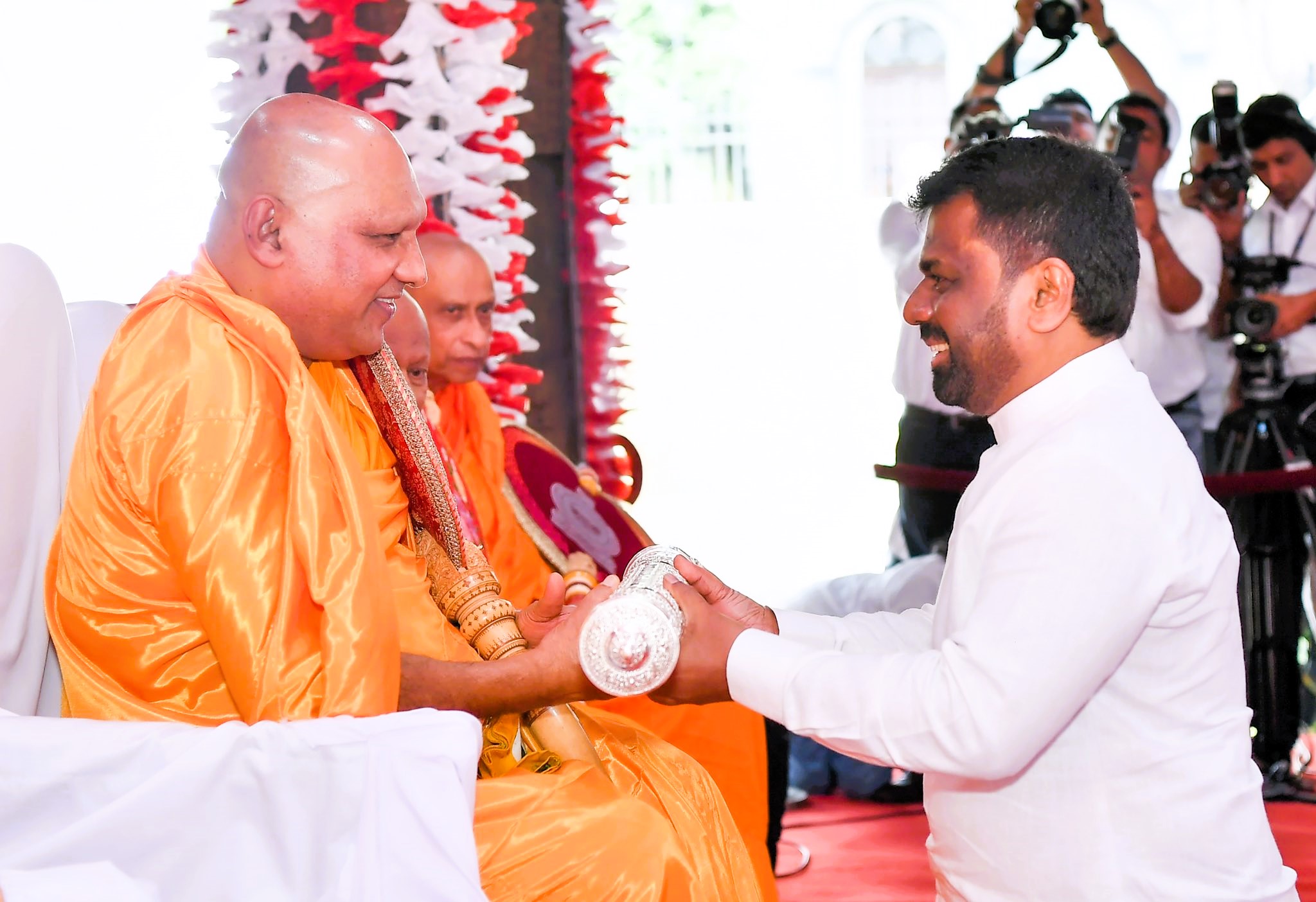 අස්ගිරි අනුනාහිමි අක්ත පත්‍ර පිරිනැමීමේ