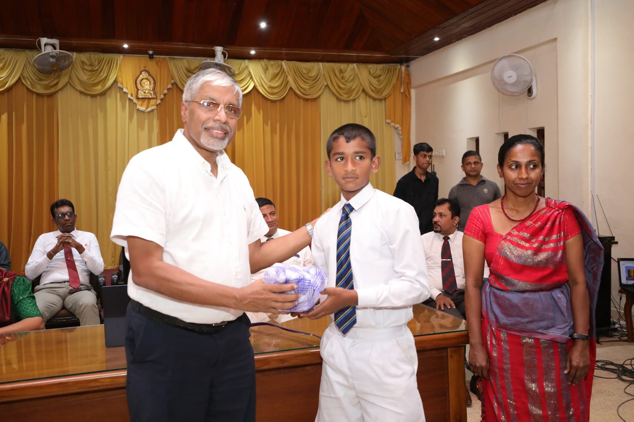 "හීන ගොඩක්" ගීත නිර්මාණය එළිදැක්වේ