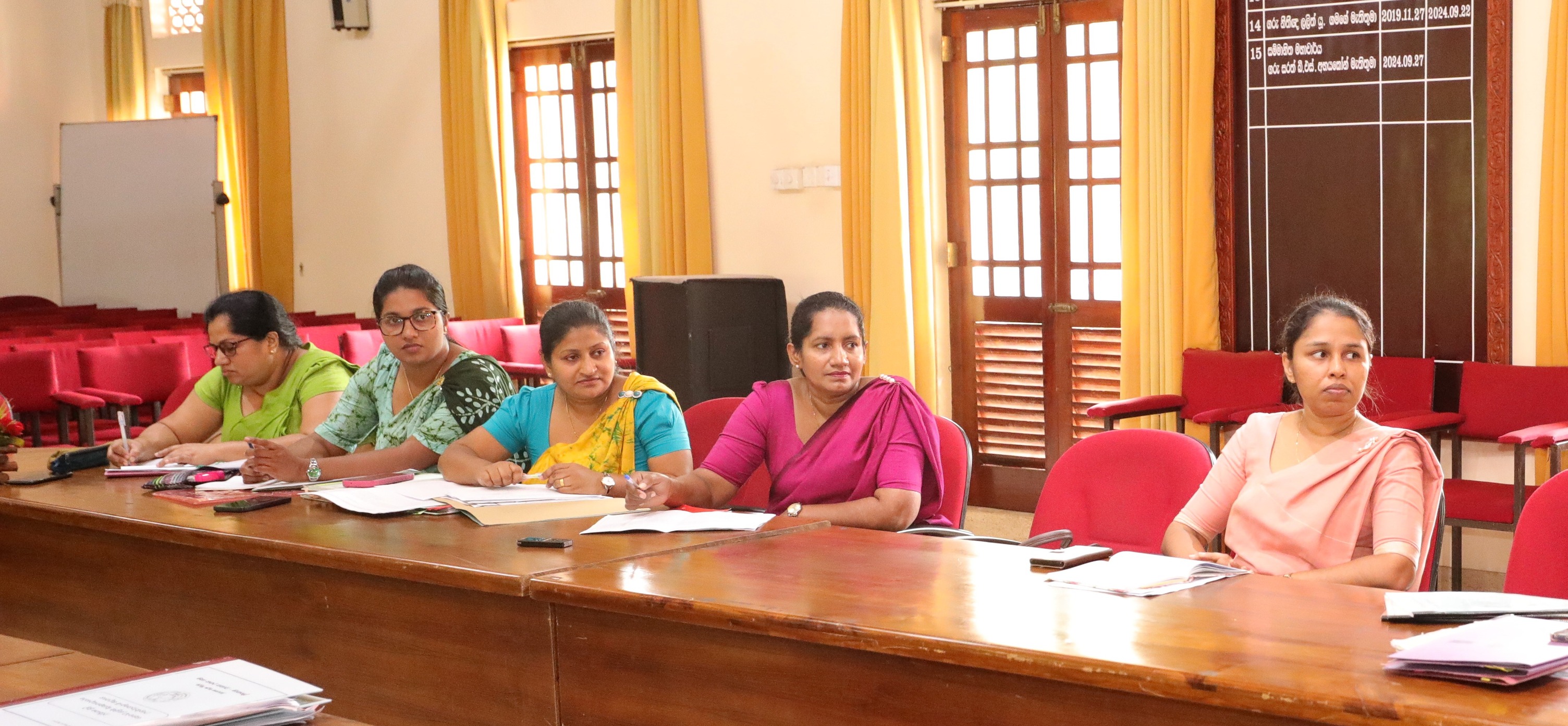 මාතලේ මහ නගර සභාවේ ගැටළු සාකච්ඡාවට