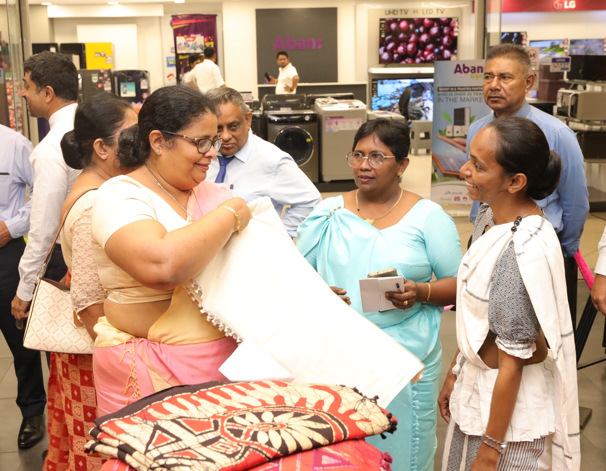 "පෙහෙකම් ප්‍රභා" සහ "පෙහෙකම්ශ ශිල්පී ප්‍රණාම උළෙල" මහනුවර දී