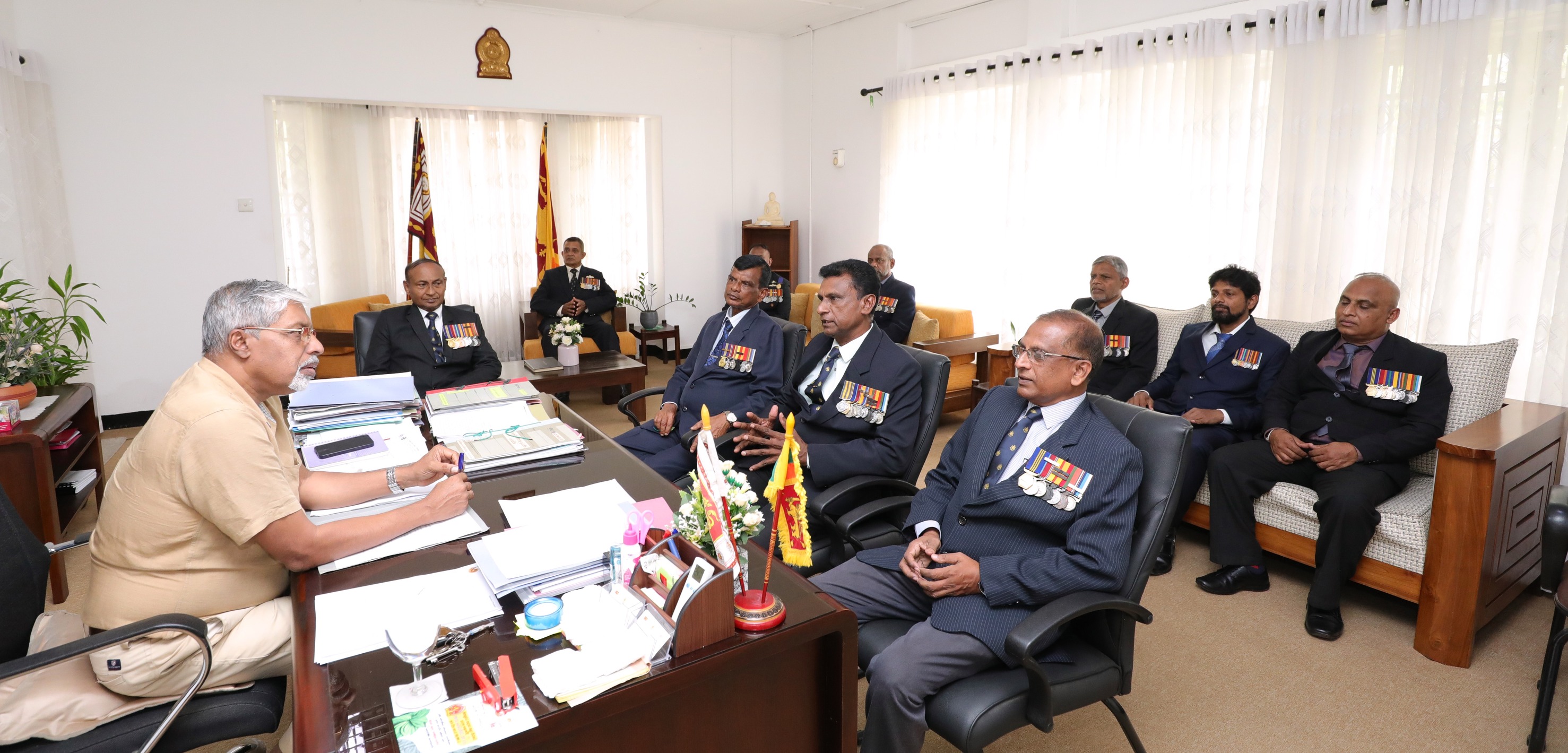 යුද්ධයේ දී දිවි පිදූ රණවිරුවන් සිහිපත් කිරීම සංකේතවත් කරමින් පැවැත්වෙන පොපි මල් සැමරුම