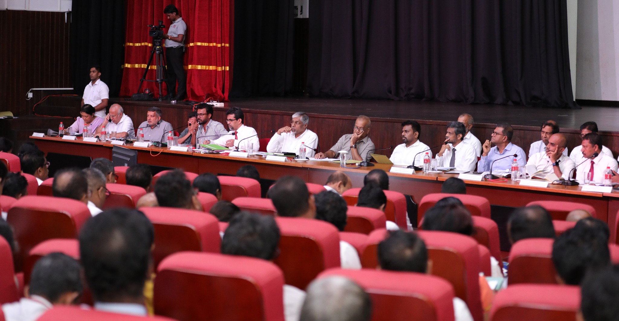 නැවත මධ්‍යම කදුකරය සුවපත් කිරිමට එක්ව ක්‍රමානුකූලව වැඩ කළ යුතුයි- ජනපති මහනුවර දී කියයි.