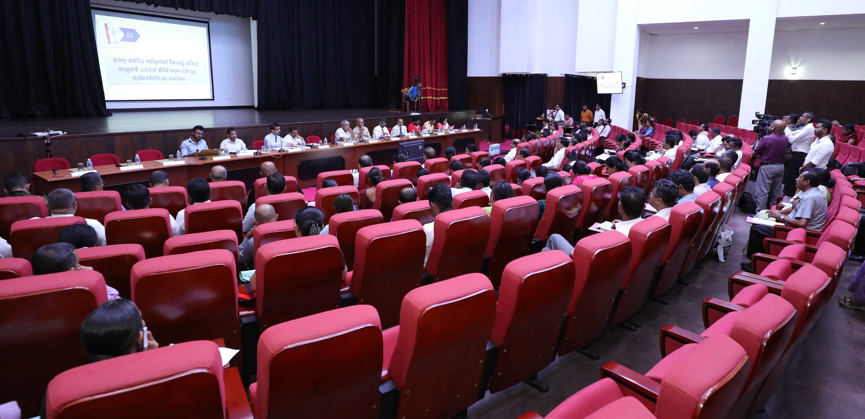 මහනුවර ආපදා සම්බන්ධ විශේෂ දිස්ත්‍රික් සම්බන්ධිකරණ කමිටු රැස්වීම.