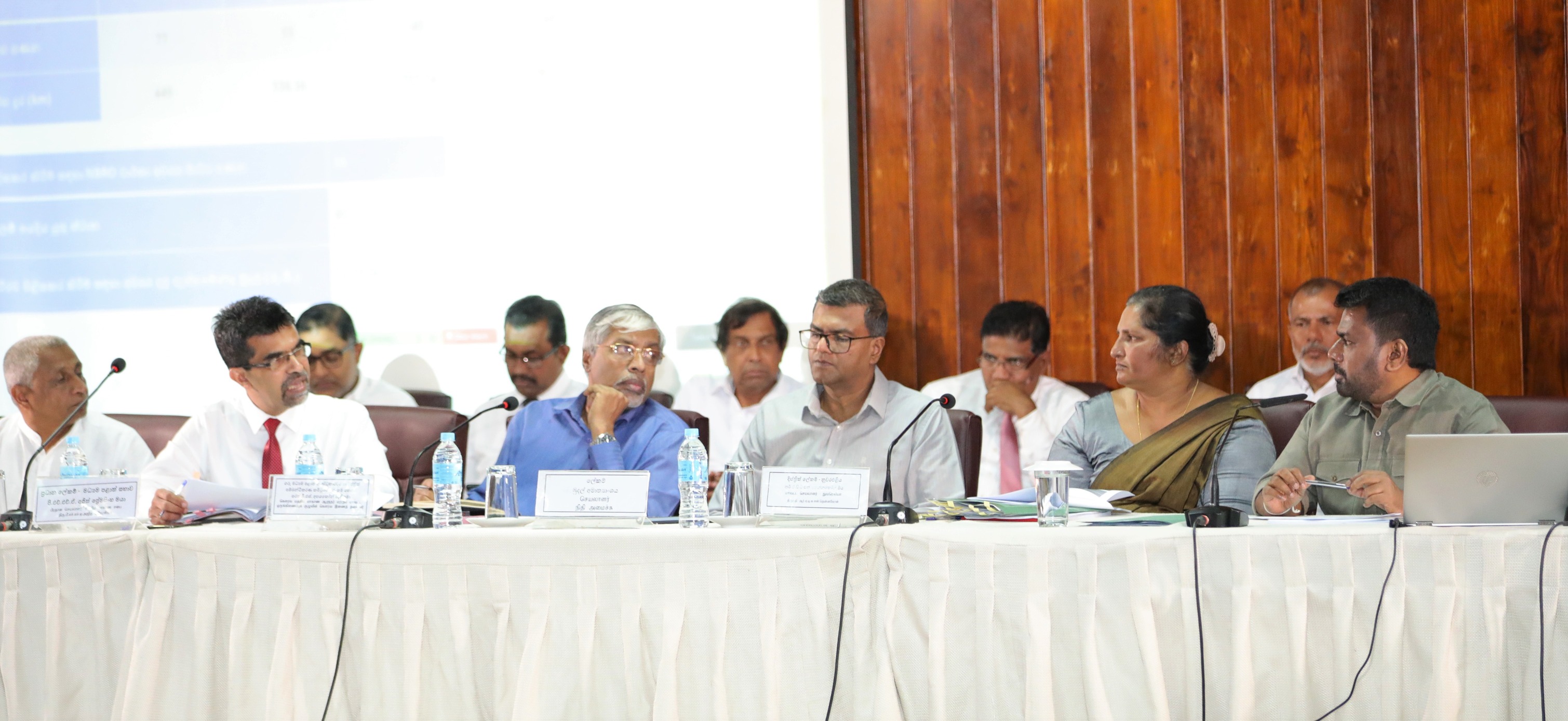 නුවරඑළිය දිස්ත්‍රික්කයේ අපදාවෙන් හානියට පත් ජනජිවීතය නැවත යථා තත්ත්වයට පත්කිරිමේ කටයුතු පිළිබදව සාකච්ඡා කිරීමට ජනපති නුවරඑළියට