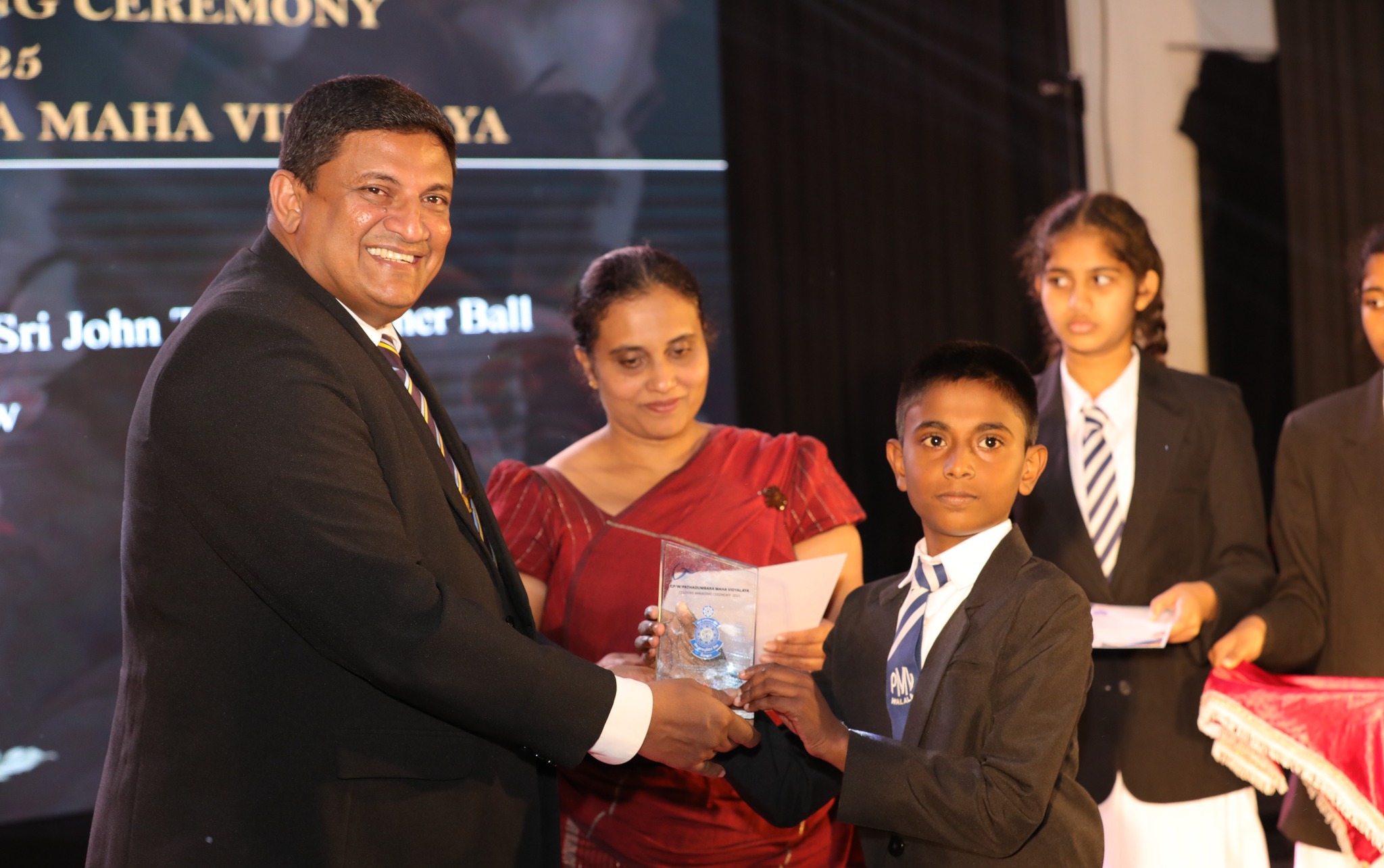 පාතදුම්බර මහා විද්‍යාලයේ වාර්ෂික වර්ණ ප්‍රදානය