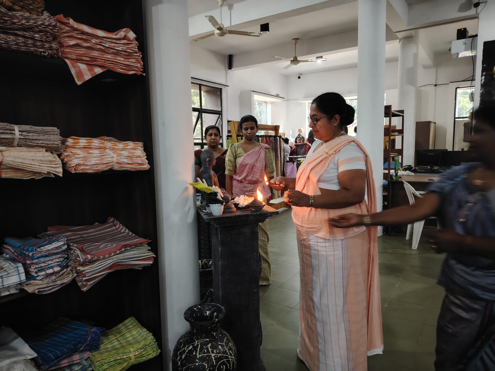 දිට්වා අපදාව හේතුවෙන් හානියට පත් ගැටඹේ පේෂකර්ම අලෙවි මධ්‍යස්ථානය, ප්‍රතිසංස්කරණයෙන් පසු යලි පාරිභෝගිකයන්ට විවෘතයි. 