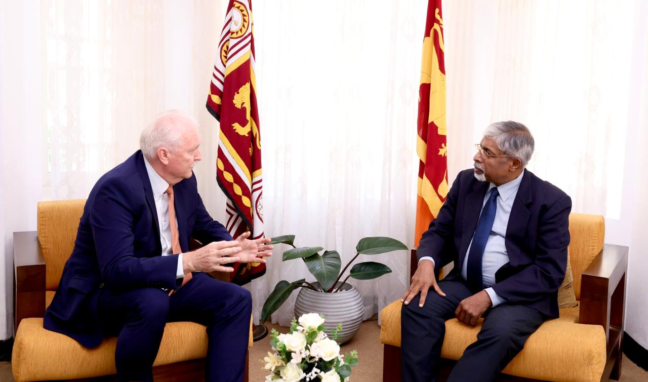 ආණ්ඩුකාරවරයා සහ නෙදර්ලන්ත තානාපති  අතර හමුවක්