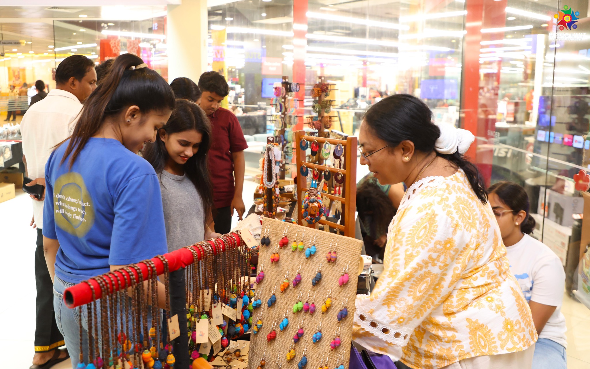 ‘මැදරට විස්කම් දෑත්’දකින්න අවස්ථාව