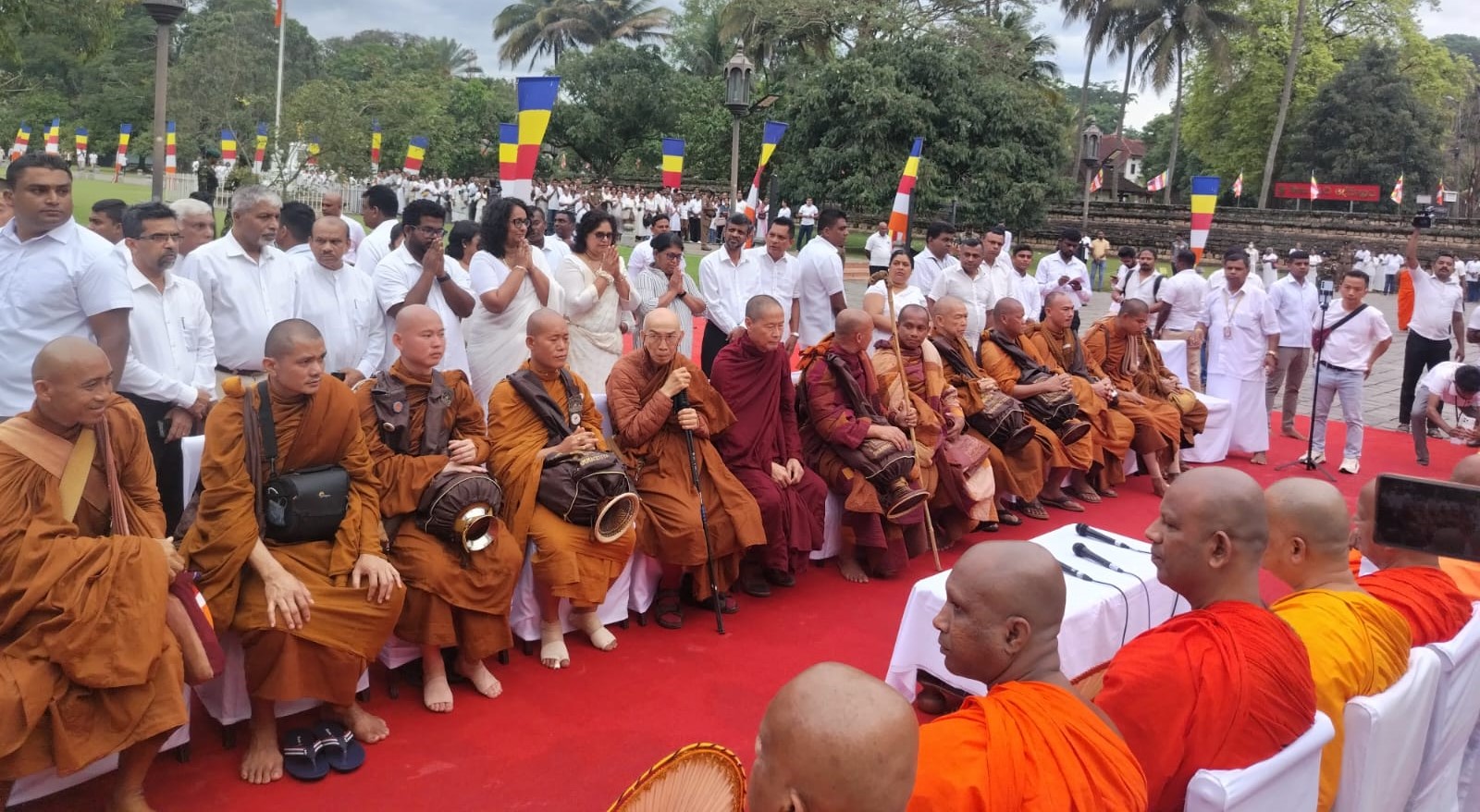 ඒහිපස්සිකෝ’ සාම පාදයාත්‍රාව මහනුවරින් ඇරඹේ