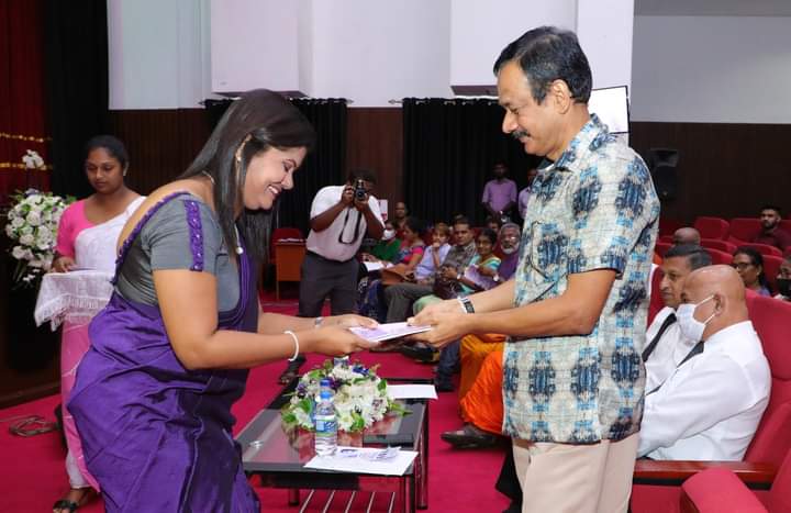 කවි සිතම දම් පාටයි කාව්‍ය සංග්‍රහය රසිකයා වෙතට.