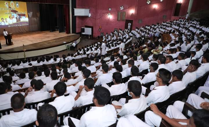 පාසල් මට්ටමින් යෞවන සමාජ පිහිටුවීමට වැඩසටහනක්.