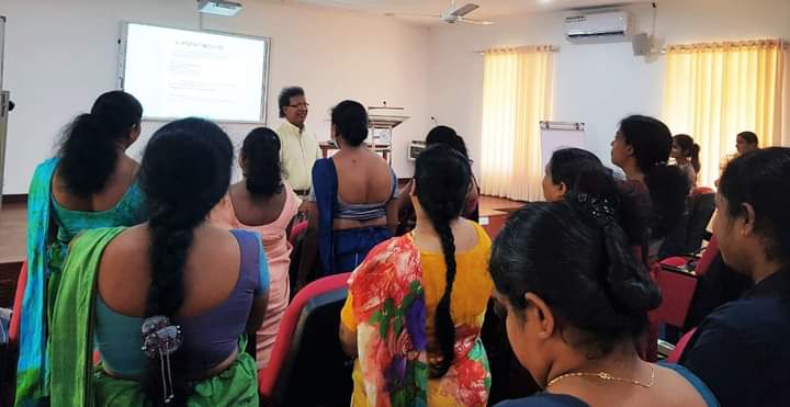 මධ්‍යම  පළාත් රාජ්‍ය  සේවයේ අමාත්‍යාංශ , දෙපාර්තමේන්තු හා ආයතන වල සේවයේ නියුක්ත සියලු ස්ථරවල නිලධාරින් සදහා “ස්වයං සංවර්ධනය සහ ස්වයං කළමනාකරණය ” පිළිබදව පුහුණු වැඩසටහනක්.