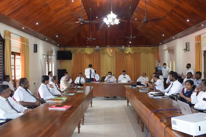 මහනුවර යනු සවස 6.00න්  පමණ පසු කෙමෙන් නිද්‍රාවට පත්වන නගරයක් බවත්, මහනුවර නගරයේ සංවර්ධනය තීව්‍ර කිරීමට එය බාධාවක් - මධ්‍යම පළාත් ආණ්ඩුකාර නීතිඥ ලලිත් යූ.ගමගේ මහතා 