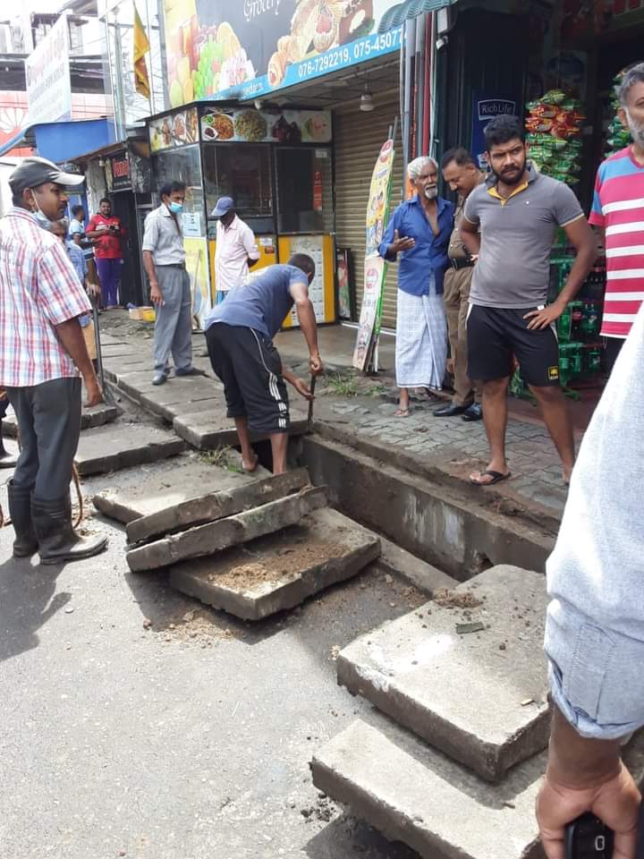  මඩිගේ  නගරය පවිත්‍ර කිරීමේ වැඩසටහනක්.
