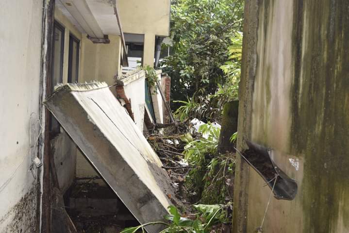 මධ්යම පළාත් අධ්යාපන දෙපාර්තමේන්තු කාර්යාලය ජලයෙන් විය.