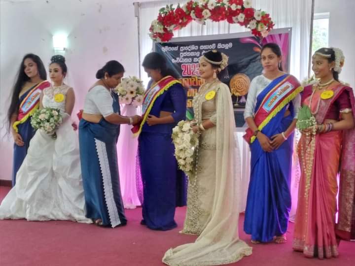 තුන්පනේ ප්රාදේශීය සභාව මගින් ක්රියාත්මක කරන ලද රූපලාවණ්ය පාඨමාලාවේ සහතික පත්ර පිරිණැමේ.