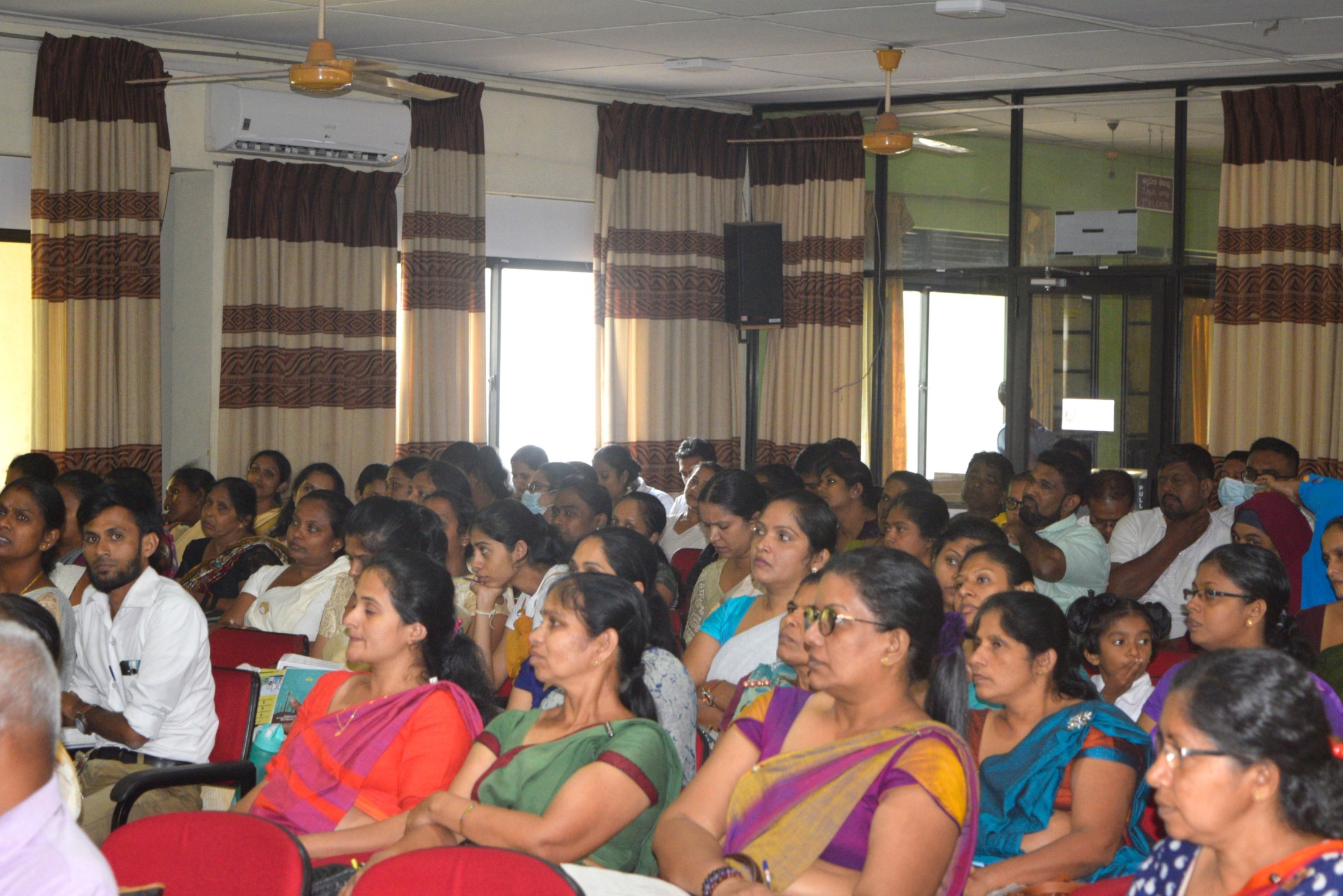 “බලශක්ති කාර්යක්ෂමතාවය සහ විකල්ප බලශක්ති භාවිතය පිළිබඳ” රාජ්ය නිලධාරීන් දැනුවත් කිරීමේ වැඩමුළුවක්.