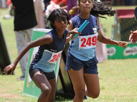 මධ්යම පළාත් පාසල් මලල ක්රීඩා සමස්ත ශූරතාවය මහනුවර අධ්යාපන කලාපය හිමිකර ගනී.