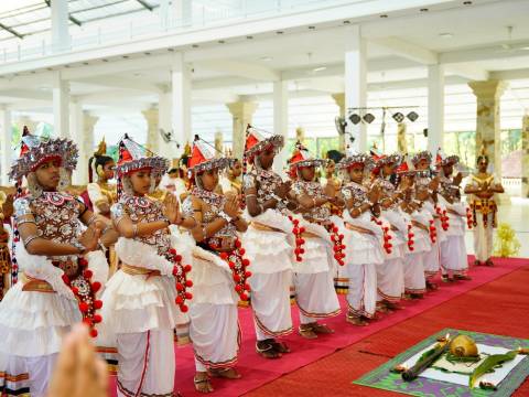 පාතදුම්බර මහා විද්යාලයේ සිසු දරු දැරියන්ගේ හිසවෙස් තැබීමේ සහ ශිර්ෂාභරණ පැළදීමේ ‘නර්තනාභිෂේක කල එළි මංගල්යය'