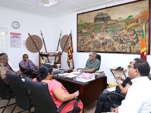 නුවර මහමඟ තදබදය අවම කිරීමට පියවර රැසක්.