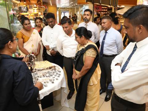 ‘මැදරට විස්කම් දෑත්’ දකින්න අද සිට.