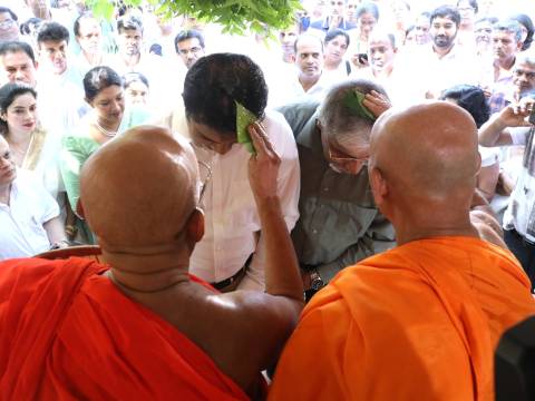හිසතෙල් ගැල්වීමේ රාජ්ය උත්සවය ශ්රී මහා නාථ දේවාල භූමියේ දී
