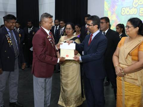 මධ්යම පළාත් ක්රීඩා වර්ණ ප්රදානෝත්සවයේදී ක්රීඩක ක්රීඩිකාවන් හා පුහුුකරුවන් 379 දෙනෙකු ඇගයීමට ලක් කෙරේ.